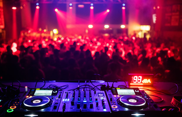 Mellow Weekend: Mit The Kidz Make Noize, 2. Floor: Splash Brothers